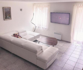 Elegant apartment in Florenville, 90 m² with garden